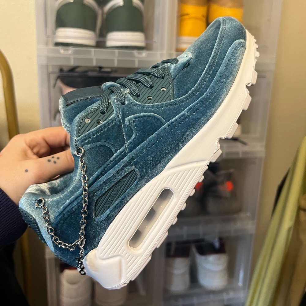 Nike airmax 90 limited edition velvet S 6W nwot no box